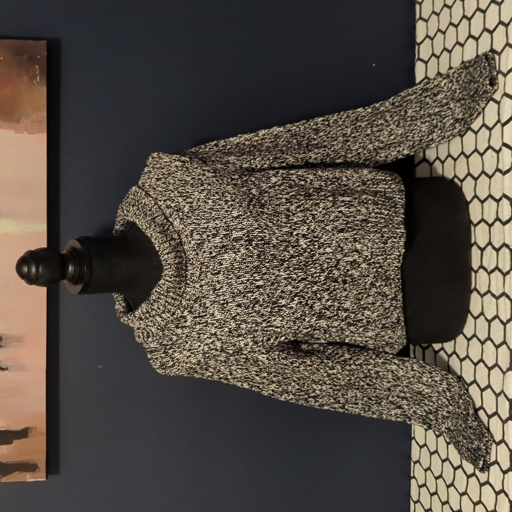 Cropped B&W sweater